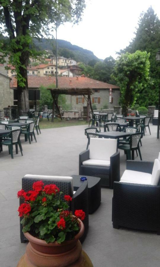 La Foresta Albergo Ristorante Pizzeria Badia Prataglia Exteriér fotografie